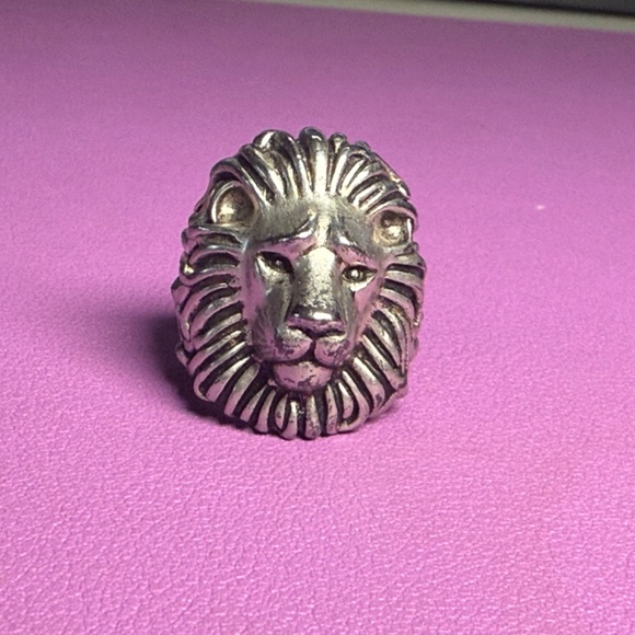 Kendra Scott Lion Ring - Picture 3 of 5